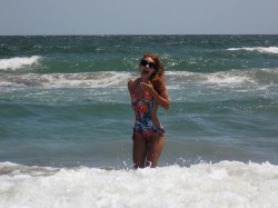 MFC’s Heaven_hot wearing swimsuit in sea