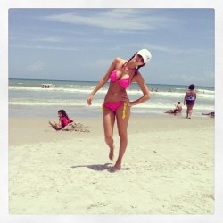 MFC Aprilx_x at beach in pink polka-dot bikini