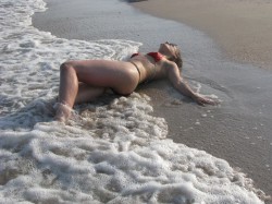 MFC SxyLilith in wet bikini at the beach