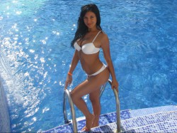 wildgrl juliette wears white bikini in pool