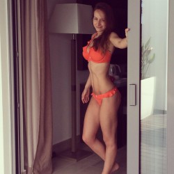 MFC’s Sarah_Louise_ in orange bikini