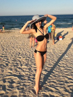 MFC’s L_o_r_r_e in black bikini at the beach