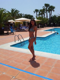 MFC’s sunny_77 wearing a blue leopard print bikini