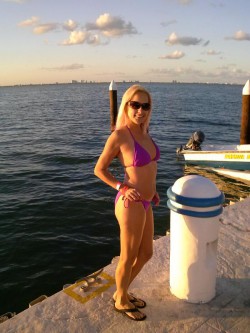Payton Leigh posing in purple bikini in Cancun