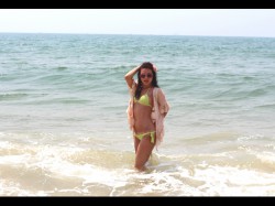 camgirl TheHotDate posing in the sea